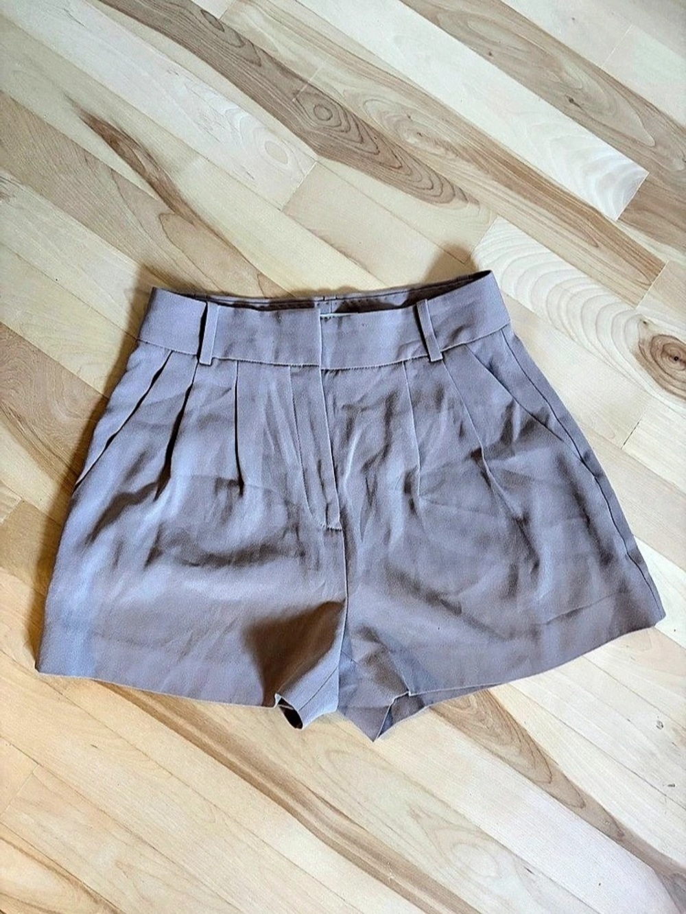 Babaton Agency Pleated Mini Short in light taupe size 2
